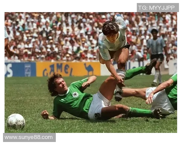 《马拉多纳传奇:穿越足球历史的巅峰与挑战》 《马拉多纳传奇:穿越足球历史的巅峰与挑战》