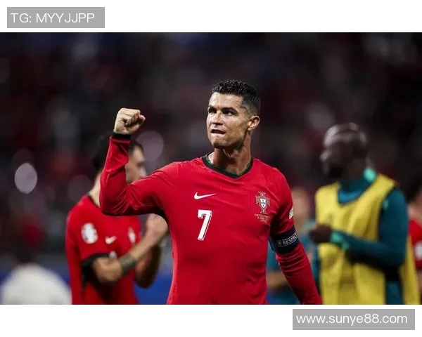 1975年足球传奇巨星回顾:璀璨时代的足球风云与辉煌成就 1975年足球传奇巨星回顾:璀璨时代的足球风云与辉煌成就