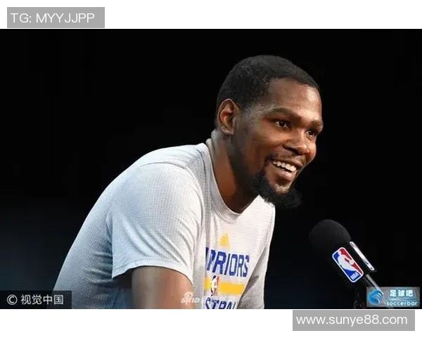 以足球球星肌理画演绎力量与艺术完美融合的独特视觉盛宴